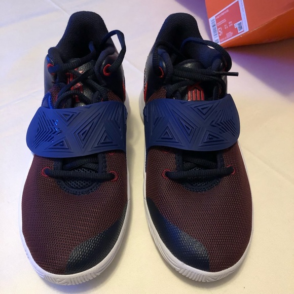 Nike Kyrie Flytrap III (GS) - Picture 2 of 16